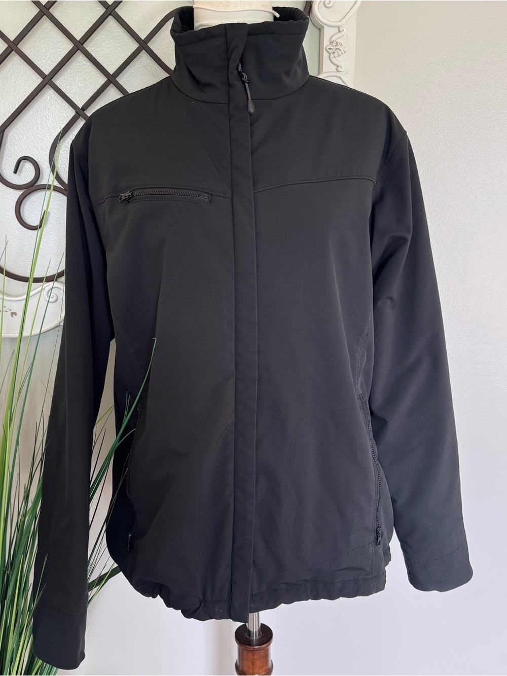 COLUMBIA Titanium Size XL Women’s Black Winter Coat with Furry Lining